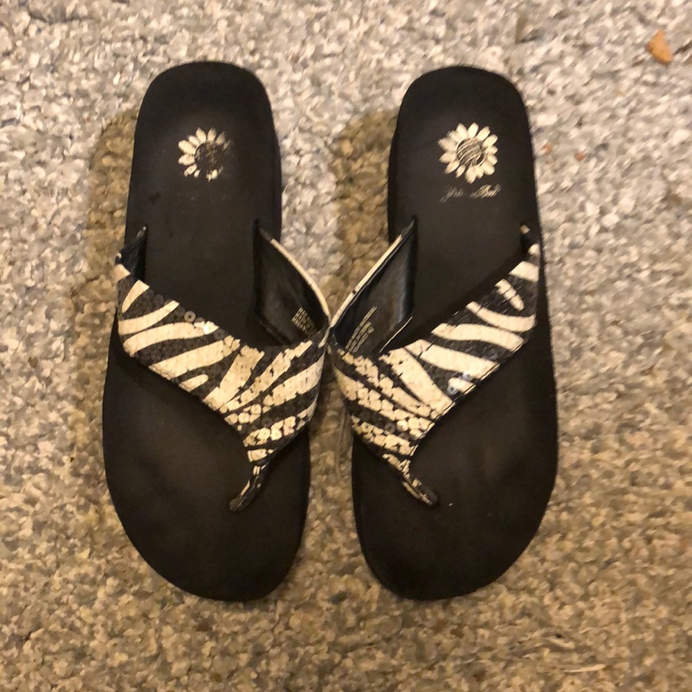 Flip flop, yellow box